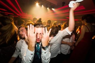 DJ Frank sorgt für eine volle Tanzfläche DJ Frank spielt tanzbare Musik, die alle Altersklassen anspricht