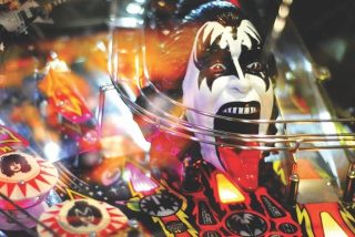 DJ Frank liebt Hard Rock und Glam Rock DJ spielt die Musik die Sie hören wollen. Hierzu gehört auch die Rockmusik.